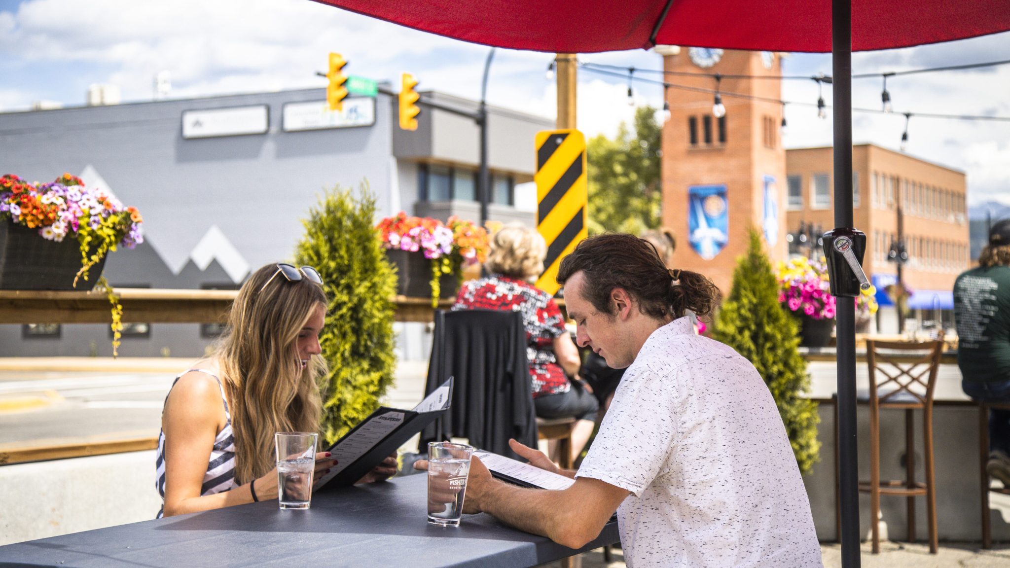 Two people dining on a patio in the summer