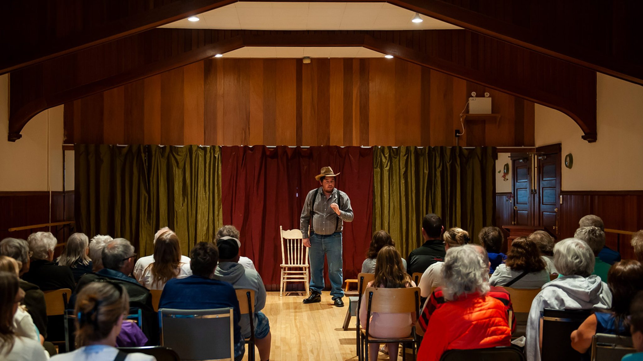 Studio-Stage-Live-Theater